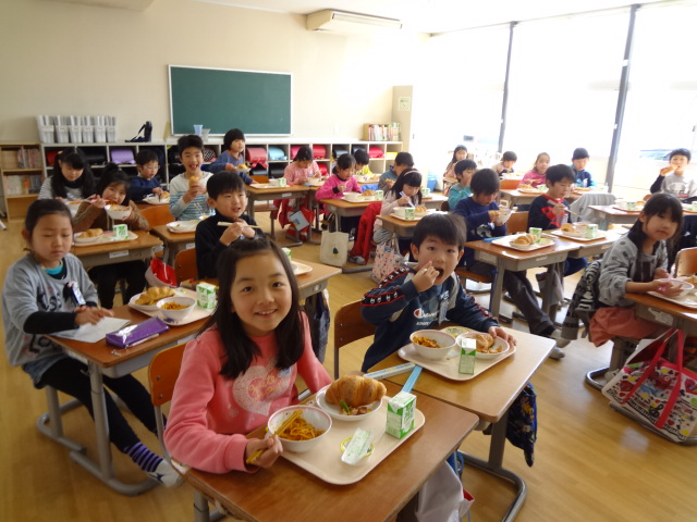学校給食のイメージ